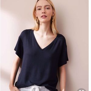 < Lou & Grey > super soft V neck tee